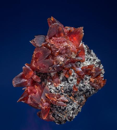 Rhodochrosite, Fluorite
Uchucchacua Mine, Oyon Province, Lima Department, Peru
7.0 x 5.6 cm (Author: am mizunaka)