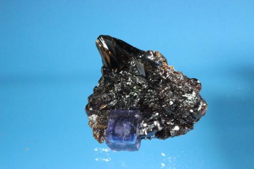 Fluorite, Sphalerite
Elmwood Mine, Smith County, Tennessee, USA
5.0 x 4.0 cm (Author: Don Lum)