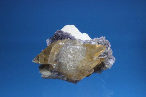 Calcite, Fluorite, Barite, Sphalerite
Elmwood Mine, Smith County, Tennessee, USA
5.3 x 3.8 cm (Author: Don Lum)