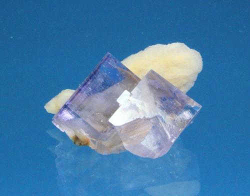 Fluorite
Berbes Mining area, Ribadesella, Asturias, Spain
3.5 x 2.7 cm (Author: Don Lum)