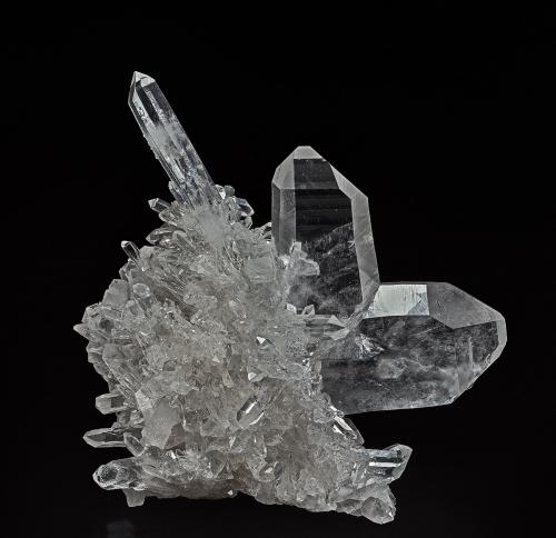 Quartz
Gunyahang quartz mine, Sankhuwasabha District, Kosi Zone, Nepal
7.3 cm x 7.2 cm (Author: am mizunaka)
