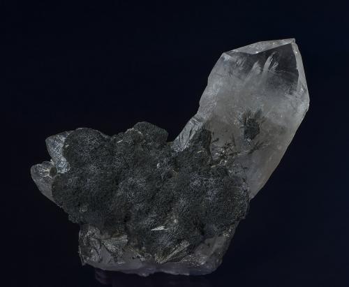 Quartz, Tourmaline
Blue Mountain Saddle, North Bend, King Co., Washington, USA
4.6 x 5.7 cm
Back Side (Author: am mizunaka)