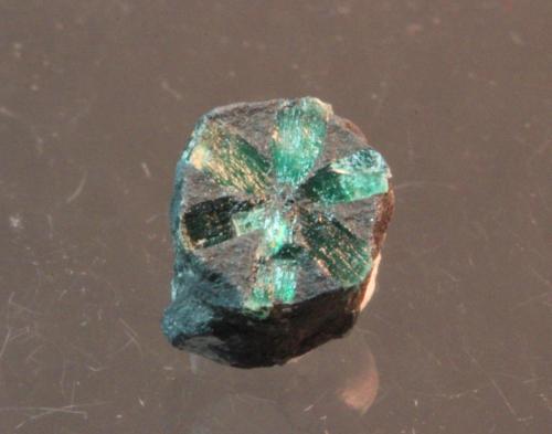 Beryl var emerald
Muzo Mine, Municipio de Muzo, Vasquez-Yacopí, Boyacá, Colombia
7 x 6 mm (Author: Don Lum)