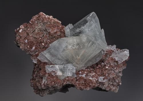 Barite, Calcite
Frizington, West Cumberland Iron Field, Cumbria, England, UK
8.5 x 6.0 cm (Author: am mizunaka)