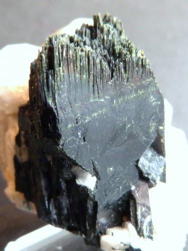 Aegirina
Monte Malosa, Zomba, Malawi
3,5 x 4 x 4 cm.
Detalle cristal: 3,5 x 2 x 1,5 cm. (Autor: Felipe Abolafia)