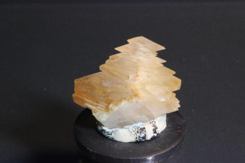 Calcite
White Pigment Quarry, York County, Pennsylvania, USA
5.5 x 4.5 cm (Author: Don Lum)