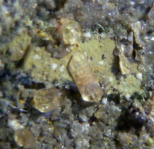 Fluorapatito
Cerro las Culebras, Cantera OFICARSA, Carchelejo, Cárcheles, Jaén, Andalucía, España
Campo de visión: 1 cm. x 1 cm. (Autor: Felipe Abolafia)