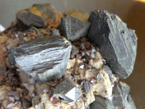 Esfalerita<br />Zona Minera Áliva, Camaleño, Comarca Liébana, Cantabria, España<br />5 x 4,5 x 3 cm.<br /> (Autor: Felipe Abolafia)