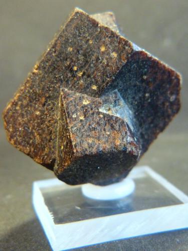 Estaurolita
Taquaral, Minas Gerais, Brasil
3 x 3,5 x 3 cm. (Autor: Felipe Abolafia)