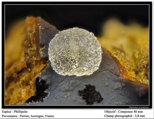 Phillipsite
Perrier, Issoire, Puy-de-Dôme, Auvergne, France
fov 3 mm (Author: ploum)