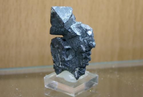 Hematite pseudo Magnetita (martita)
Volcán Payún Matru, Malargüe, Mendoza, Argentina.
50mm - 13mm - 21mm (Autor: Pedro Naranjo)