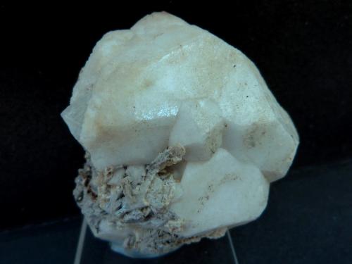 Analcima
Mont St. Hilaire, Quebec, Canadá
5 x 5,5 x 4 cm.
Analcima, oligoclasa, acmita y petarasita (Autor: Felipe Abolafia)