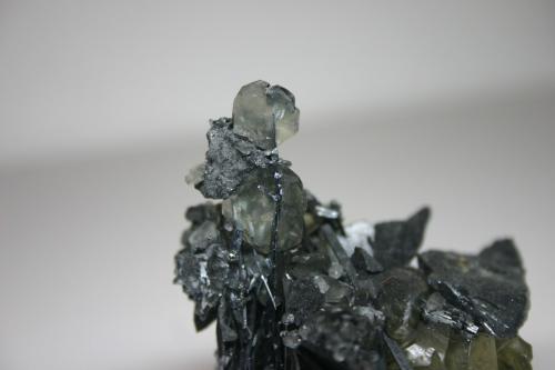 Estibina (o antimonita) y calcita
Yacimiento de antimonio Xikuangshan, Lengshuijiang, Loudi, Hunan, China.
57mm - 57mm - 60mm
Detalle. (Autor: Pedro Naranjo)