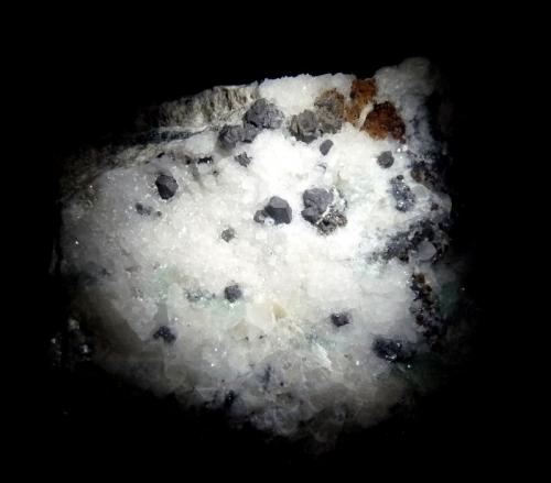 Galena, Fluorita y Calcita.
Cantera Berta, El Papiol, Vallès Occidental, Barcelona, Cataluña, España.
90x60 mm. (Autor: Jesus Franquesa Baucells)