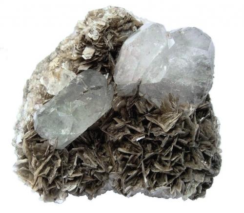 Beryl on muscovite
Pingwu beryl mine, Mt Xuebaoding, Sichuan Province, China
Specimen size 7 cm, beryl crystals about 3 cm (Author: Tobi)