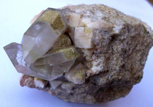 Cuarzo, Albita y Microclina
Massís del Montseny, Barcelona, Catalunya, España
Cristales de cuarzo de 2 cm (Autor: Cristalino)