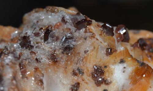 Barite, Vanadinite, Gypsum
Mibladen, Midelt, Khénifra Province, Meknès-Tafilalet Region, Morocco
FOV 2.5 x 2 cm (Author: Vitomorim)