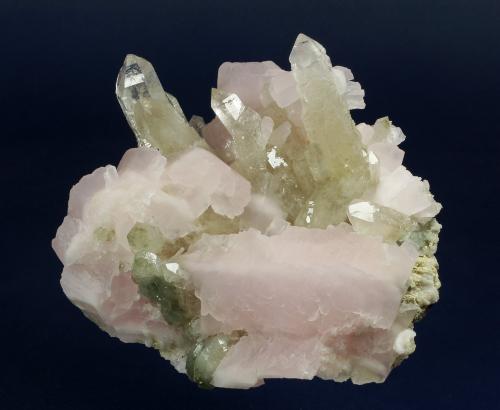 Calcite ( var. manganoan ) with Quartz
Huanggangliang Fe mine, Kèshíkèténg Qí, Chifeng Prefecture, Inner Mongolia A.R., China
168 x 148 x 81 mm (Author: GneissWare)