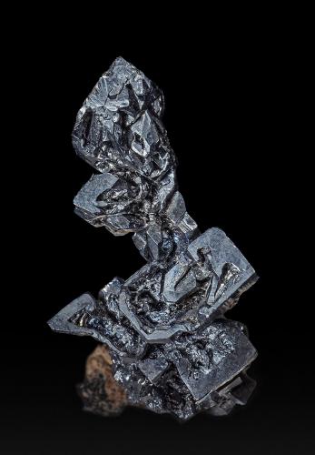 Acanthite
Guanajuato, Mun. de Guanajuato, Guanajuato, Mexico
4.1 x 1.8 cm (Author: am mizunaka)