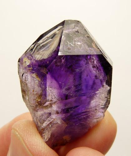 Quartz variety amethyst and goethite
Brandberg Area, Erongo, Namibia
40 x 26 x 15 mm
Goethite crystal appox. 1.5 mm; a rarity from this area. (Author: Pierre Joubert)