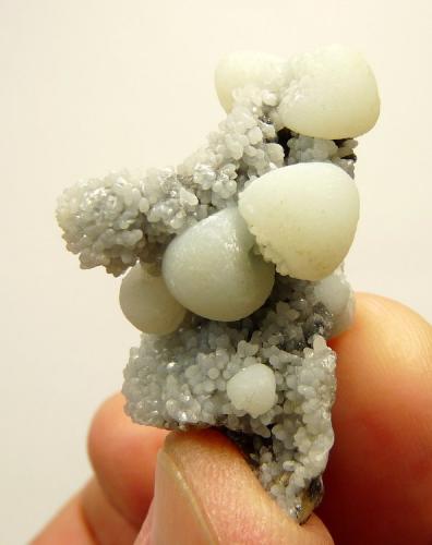 Smithsonite
Skorpion Mine, Rosh Pinah, Lüderitz, Karas, Namibia
36 x 23 x 20 mm (Author: Pierre Joubert)