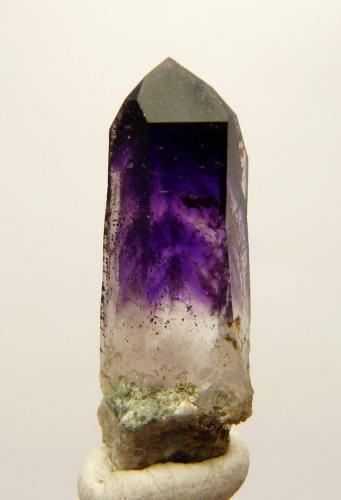 Quartz variety amethyst
Brandberg Area, Erongo, Namibia
31 x 10 x 08 mm
Same as above. (Author: Pierre Joubert)