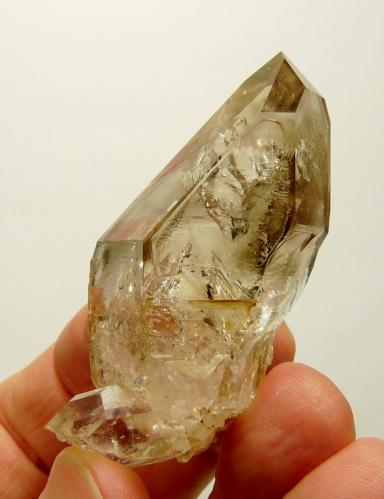 Quartz variety smoky
Brandberg Area, Erongo, Namibia
62 x 30 x 28 mm
Same as above. (Author: Pierre Joubert)