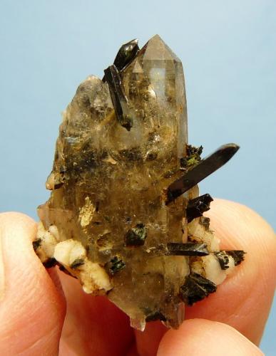 Aegerine, quartz and feldspar
Mount Malosa, Zomba, Malawi.
32 x 24 x 16 mm
Same as above. (Author: Pierre Joubert)