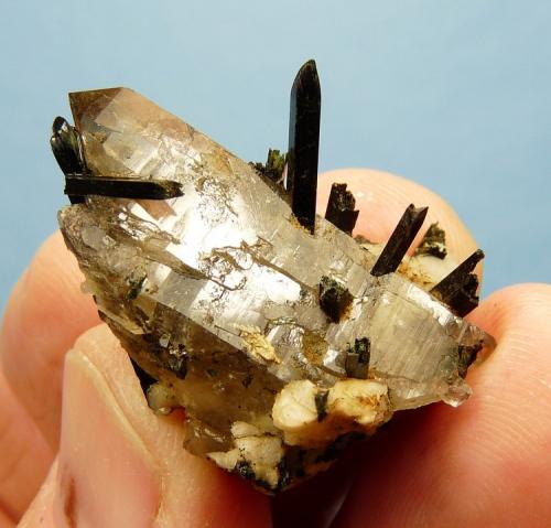 Aegerine, quartz and feldspar
Mount Malosa, Zomba, Malawi.
32 x 24 x 16 mm
Same as above. (Author: Pierre Joubert)