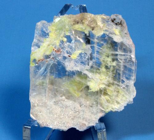 Gypsum, Ettringite, Calcite
N’Chwaning Mine, Kalahari Manganese Fields, Northern Cape Province, South africa
4 x 3.6 cm
Ettringite and calcite included in gypsum (Author: Don Lum)