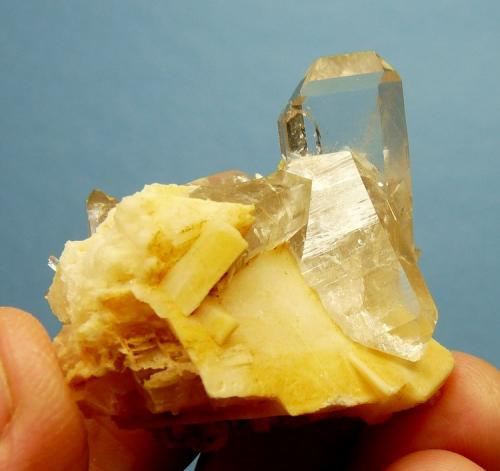 Quartz, feldspar (var. adularia) and rutile
Vredendal Lime Quarry, Western Cape, South Africa
53 x 40 x 26 mm
Same as above. (Author: Pierre Joubert)