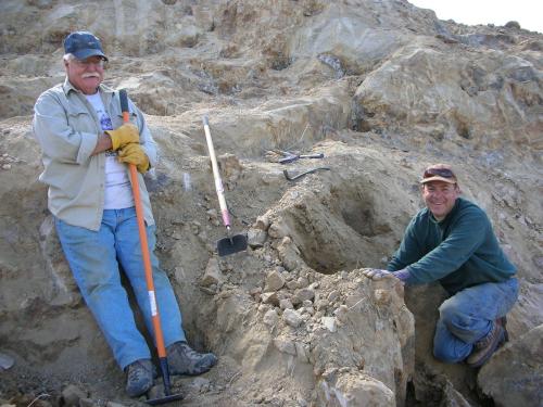 Ken Roberts and vintner Brett Keller in a lighter moment of digging quartz crystals on Petersen Mountain. (Author: Tony L. Potucek)