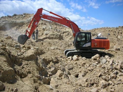 Foster Hallman, former owner with over 4 decades of experience on Petersen Mt., running the Hitachi excavator. (Author: Tony L. Potucek)