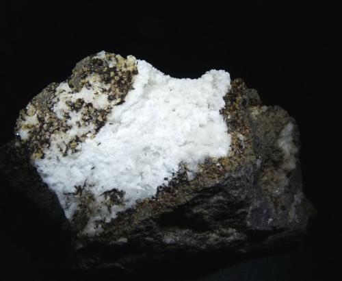 Gonnardita.<br />Canteras Horcisa, Ciudad Real, Comarca Campo de Calatrava, Castilla-La Mancha, España<br />70x55 mm.<br /> (Autor: Jesus Franquesa Baucells)