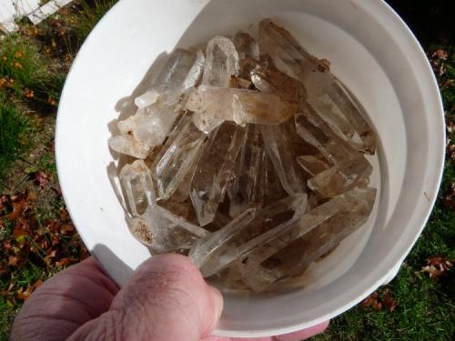 Quartz ready for the acid bath. (Author: Pierre Joubert)