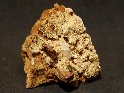 Calcita, pirita, ankerita y siderita<br />Las Carreras Mine, Montes de Triano Mines, Abanto y Ciérvana/Abanto Zierbena, Comarca Gran Bilbao, Vizcaya / Bizkaia, Basque Country (Euskadi), Spain<br />7x5 cm<br /> (Autor: Ander Ispizua Juan)