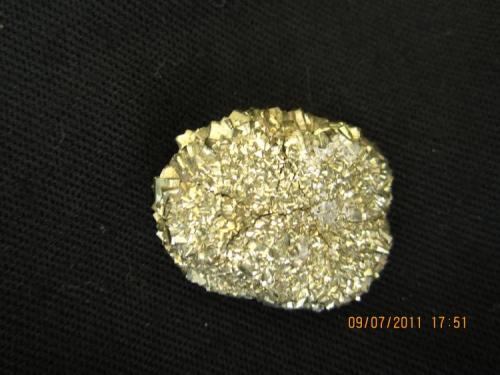 Pyrite
China
1.5 x 2.5 x 1 cm. (Author: barbie90)