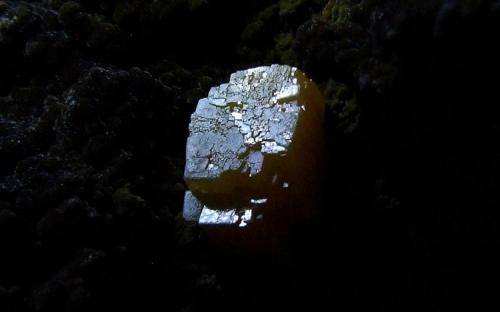 Wulfenite on Mottramite
Ojuela mine, Mun de Mapimi, Durango, Mexico
Wulfenite to 4 mm. (Author: nurbo)