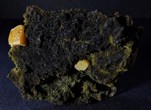 Wulfenite on Mottramite
Ojuela mine, Mun de Mapimi, Durango, Mexico
45 x 35 mm. (Author: nurbo)