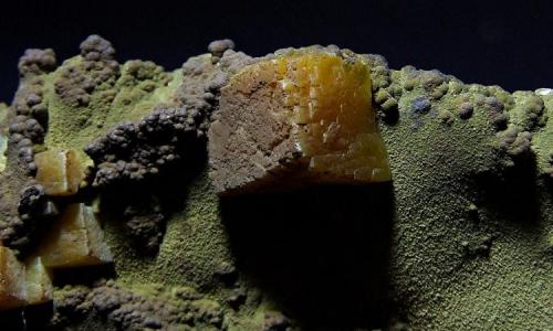 Wulfenite on Mottramite
Ojuela mine, Mun de Mapimi, Durango, Mexico
Wulfenite to 7 mm. (Author: nurbo)