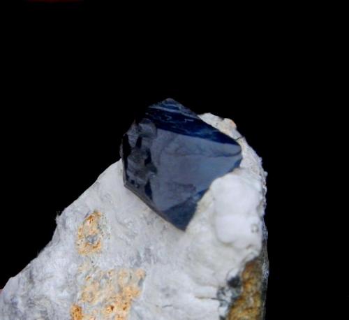 Quartz
La Juanona quarry - Antequera - Málaga - Andalusia - Spain
6,1 x 5,3 cm.
Blue Quartz
Doubly terminated crystal; 1,7 x 1,6 cm. (Author: DAni)