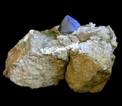 Blue Quartz
La Juanona quarry - Antequera - Málaga - Andalusia - Spain
6x5 cm.
Crystal; 1,4 cm. (Author: DAni)