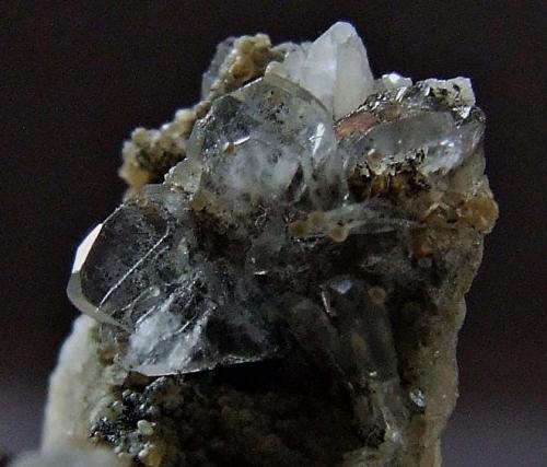 Baryte and Smithsonite.
Wet Grooves Mine, Askrigg, North Yorkshire, England, UK.
Baryte twin 6 mm across (Author: nurbo)