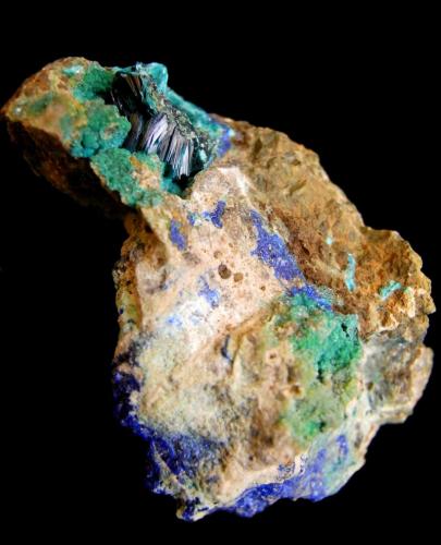 Tyrolite
Delfina Mine (Alda mine; Minona), Hoyos de Alda, Ortiguero, Prado, Cabrales, Asturias, Spain.
5,8x5,5cm.
Group of crystals; 1,3 cm. The crystals are definifos 0.6 cm and finished at the ends. (Author: DAni)