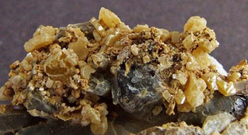 Stolzite - Wulfenite series
Zomba District, Malawi, Africa
FOV 25 x 15 mm approx (Author: nurbo)