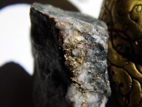 Gold and Quartz
Wright Hardgrave Mine, Kirkland Lake, Ontario, Canada
6x6cm (Author: derrick)