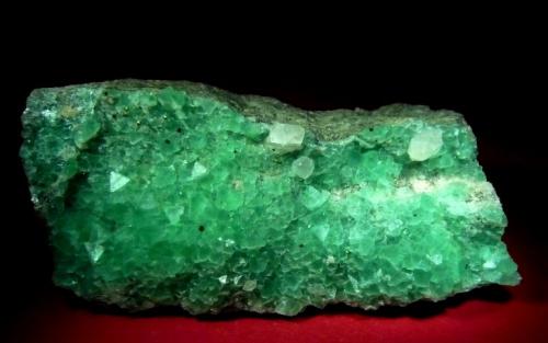 Fluorita y Calcita.<br />Pedrera Berta, Turó de Can Domènech, Serra de Roques Blanques, Sant Cugat del Vallès-El Papiol, Comarca Vallès Occidental / Baix Llobregat, Barcelona, Cataluña / Catalunya, España<br />120x60 mm.<br /> (Autor: Jesus Franquesa Baucells)