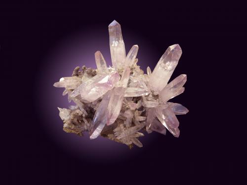 Cuarzo  ( variedad amatista )<br />Piedra Parada (Las Vigas), Municipio Tatatila, Veracruz (Veracruz de Ignacio de la Llave), México<br />9.0 cm. X 7.0 cm. X 7.0 cm.<br /> (Autor: jesus salinas)