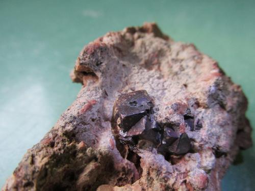 Pirita<br />Keuper outcrop, Royuela, Municipio Royuela, Comarca Sierra de Albarracín, Teruel, Aragon, Spain<br />Cristal 1 cm<br /> (Autor: Miguel Ángel Martinez)
