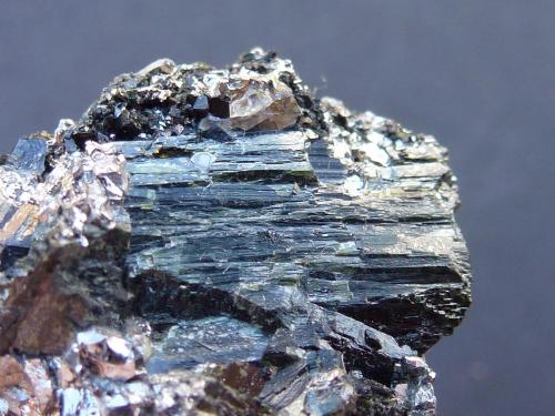 Löllingita, Diópsido y Ferro-actinolita<br />Monchi Mine, Sierra del Cordel, Burguillos del Cerro, Comarca Zafra-Río Bodión, Badajoz, Extremadura, Spain<br />4 x 4 cm<br /> (Autor: javier ruiz martin)